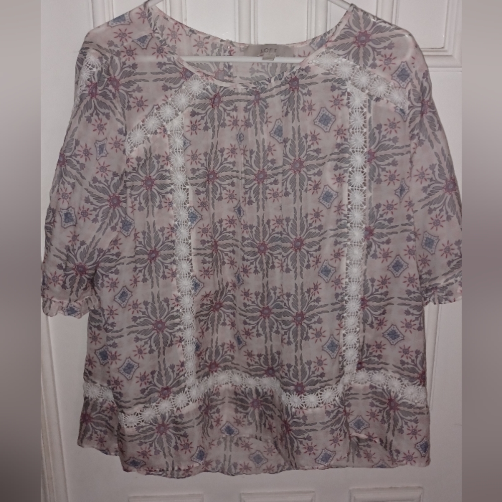 Ann Taylor LOFT Pink Gray Floral Tile Ruffle Cuff Blouse Top Shirt Large